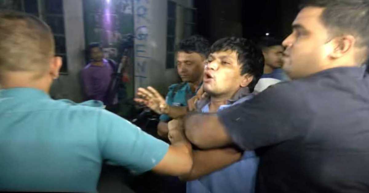 ডাকসুর ভিপি প্রার্থী জালালকে পুলিশের হাতে সোপর্দ