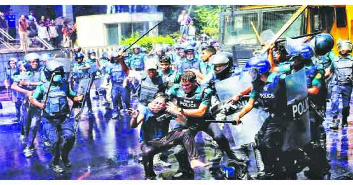 মাটিতে ফেলে আমাকে বুট দিয়ে লাথি মেরেছে: রাফিদ