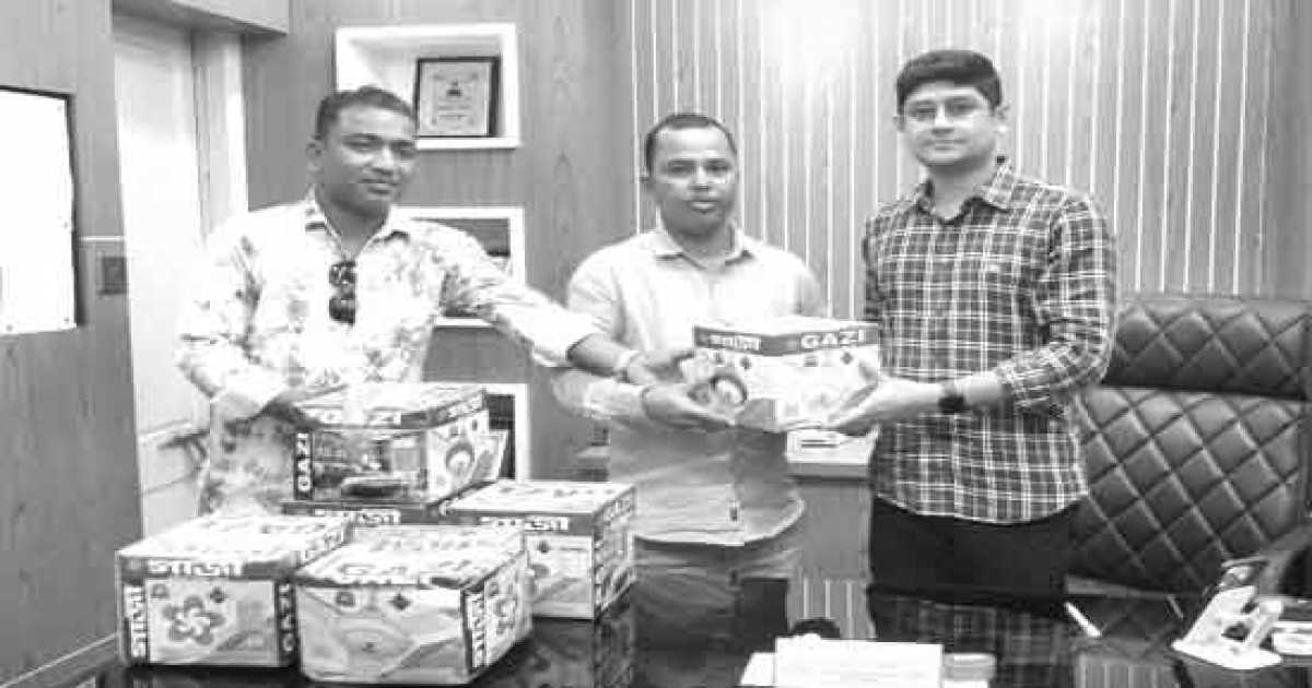 হাসপাতালে রোগিদের ফ্যান উপহার দিল ছাত্রদল আহবায়ক