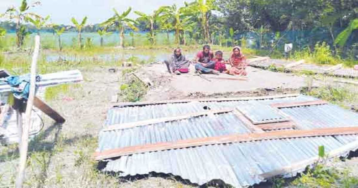 দুমকিতে প্রতিবন্ধীর বসতঘরে হামলা ও ভাঙচুরের অভিযোগ