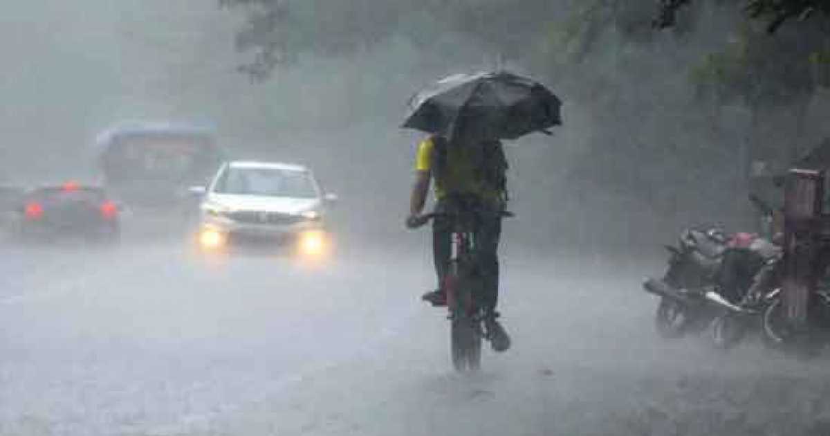 গভীর নিম্নচাপ: ভারি বৃষ্টি, জলাবদ্ধতা ও ভূমিধসের আভাস, ফেনীতে বন্যার শঙ্কা