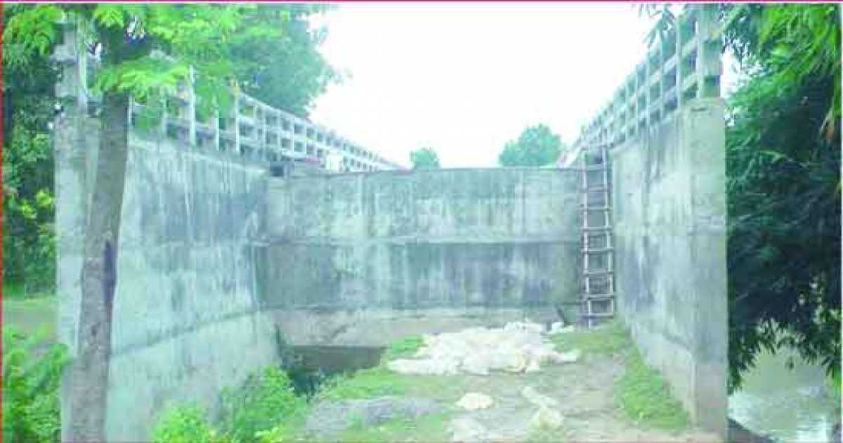 সংযোগ সড়ক নেই, কাজে আসছে না সাড়ে ৬ কোটি টাকার সেতু