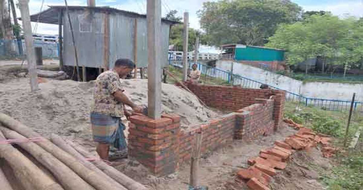 ডিমলায় পাউবোর সংরক্ষিত এলাকায় অবৈধ পাকা  স্থাপনা নির্মাণ