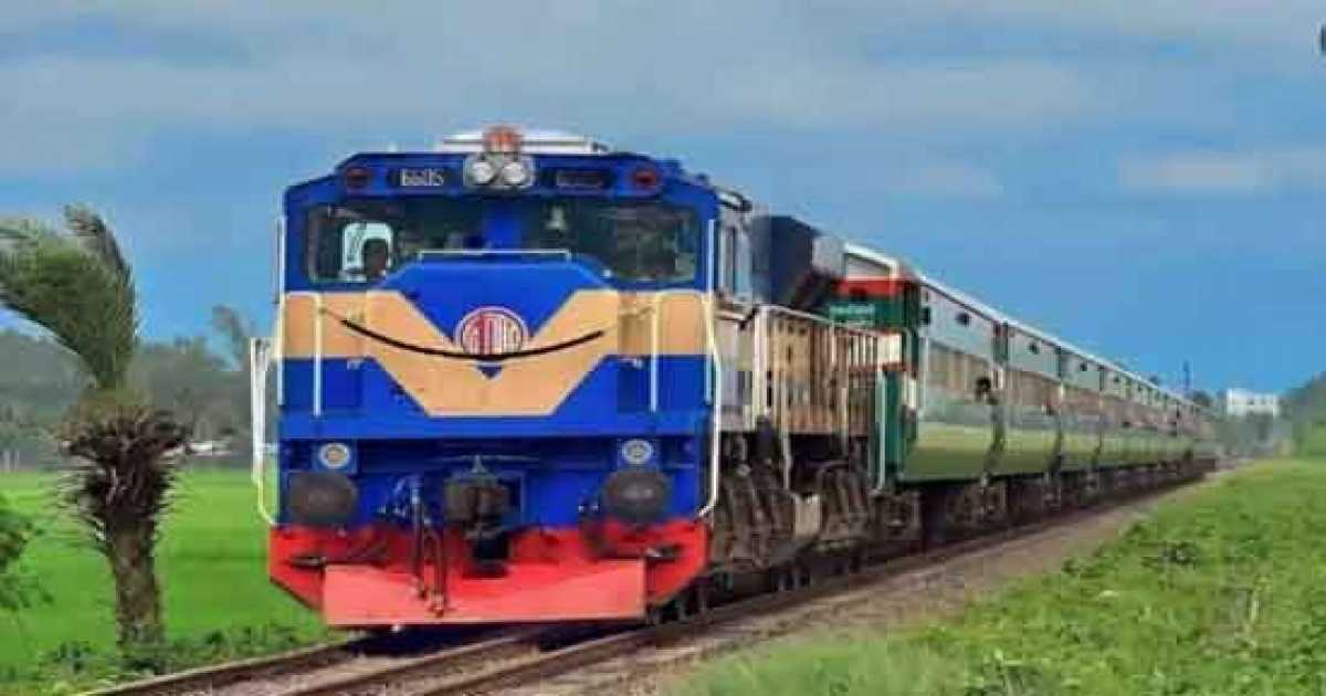 দর্শনায় ট্রেনের ধাক্কায় ভ্যানচালকের মৃত্যু