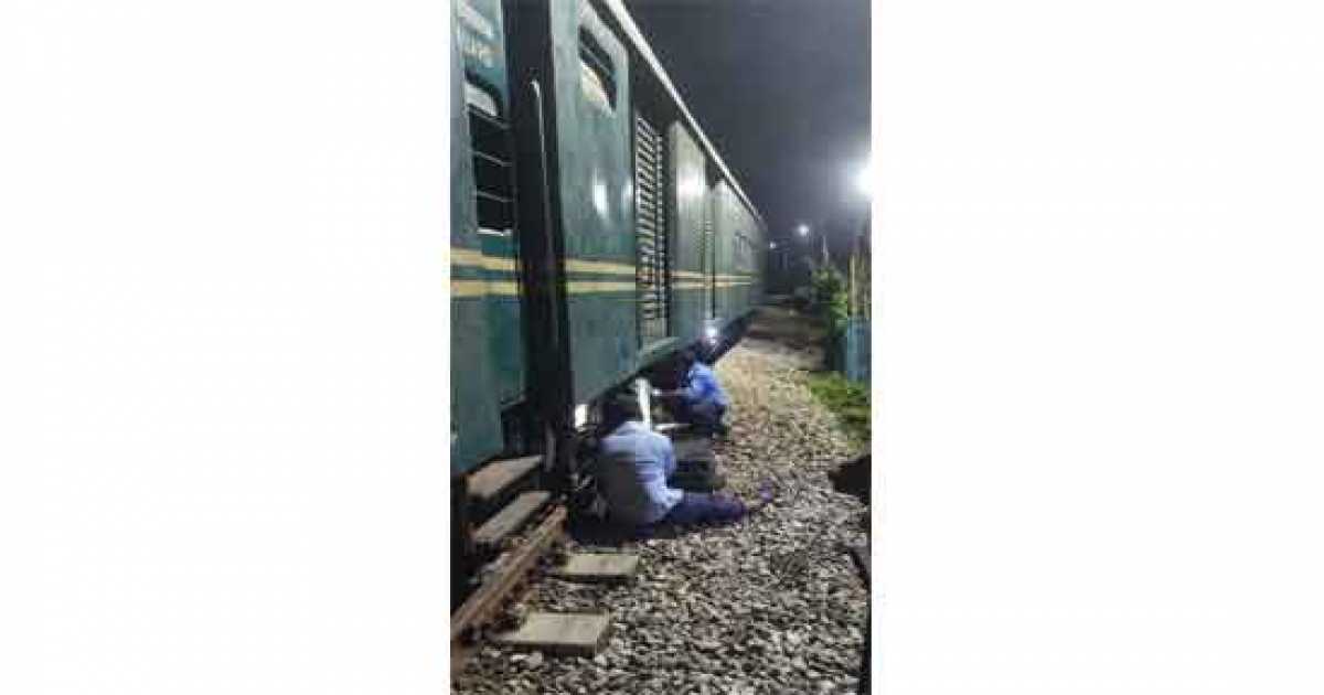 ব্রাহ্মণবাড়িয়ায় আখাউড়ায় তিতাস লাইনচ্যুত, যাত্রা বাতিল