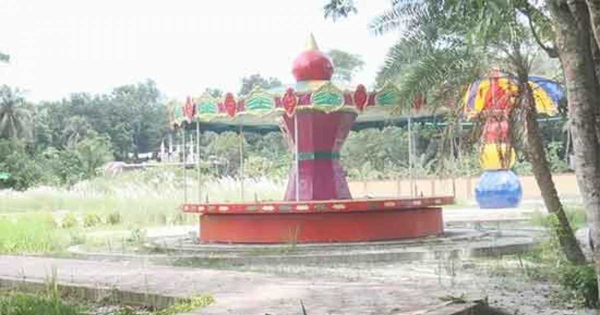 ক্ষতিপূরণ না পেয়ে ইকোপার্ক নির্মাণ কাজ বন্ধ করে দেয় এলাকাবাসী
