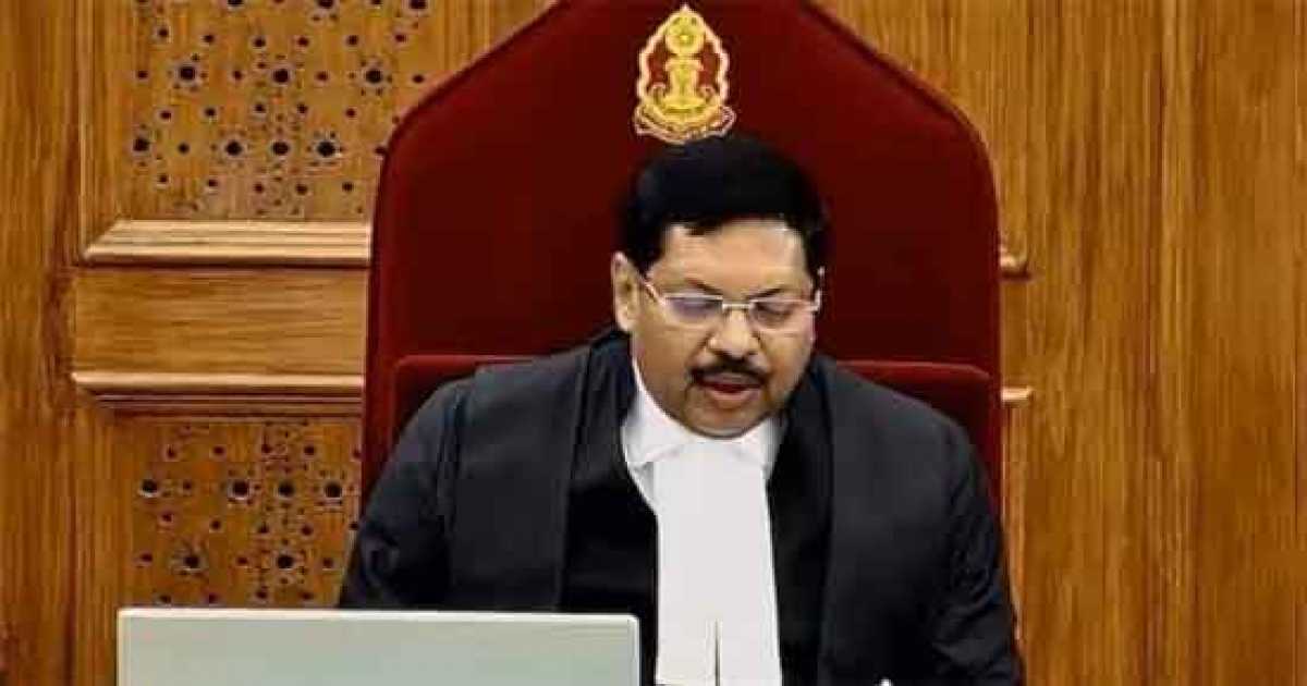 ভারতে সুপ্রিম কোর্টে প্রধান বিচারপতিকে লক্ষ্য করে জুতা নিক্ষেপ