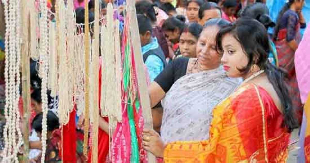 ফুলবাড়িতে ঐতিহাসিক বউমেলা যেখানে ক্রেতা শুধুই নারী