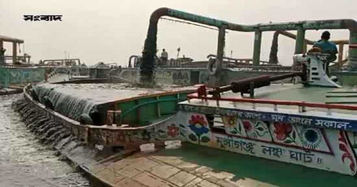 গজারিয়ায় নিষেধাজ্ঞা উপেক্ষা করে বালু উত্তোলন