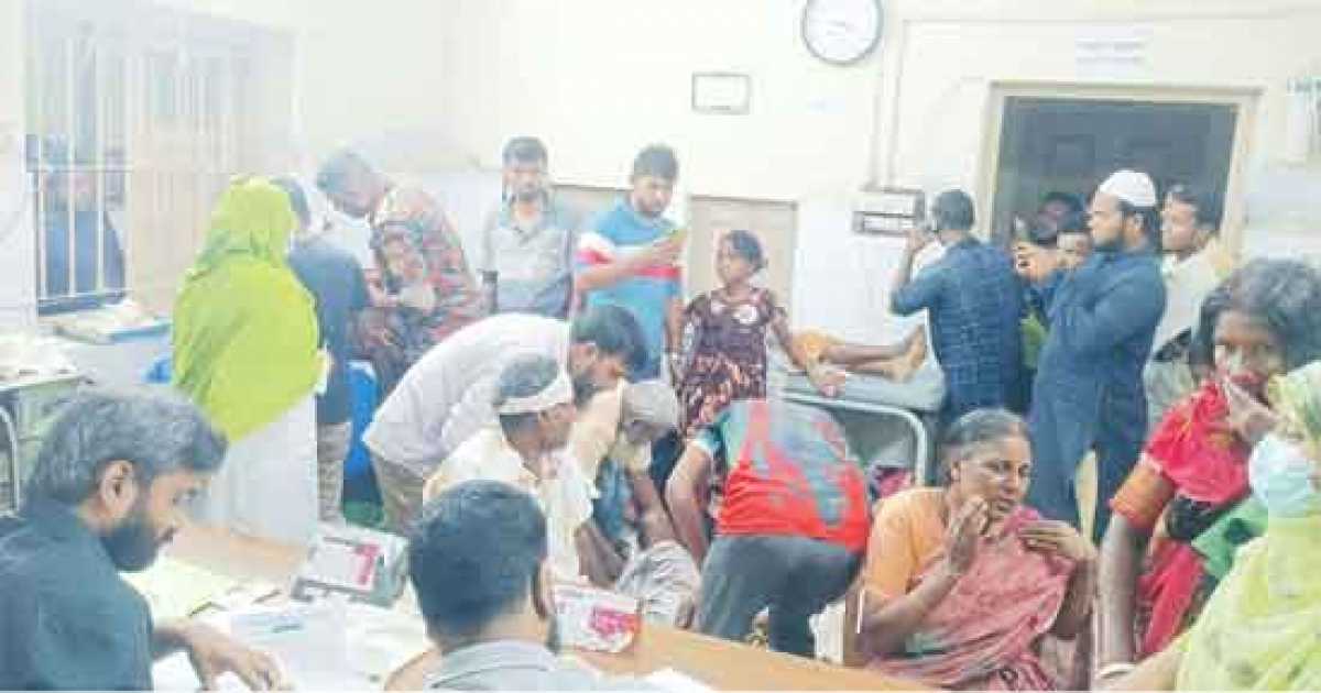 পোরশায় আঞ্চলিক মহাসড়কে গাছ ফেলে ডাকাতি