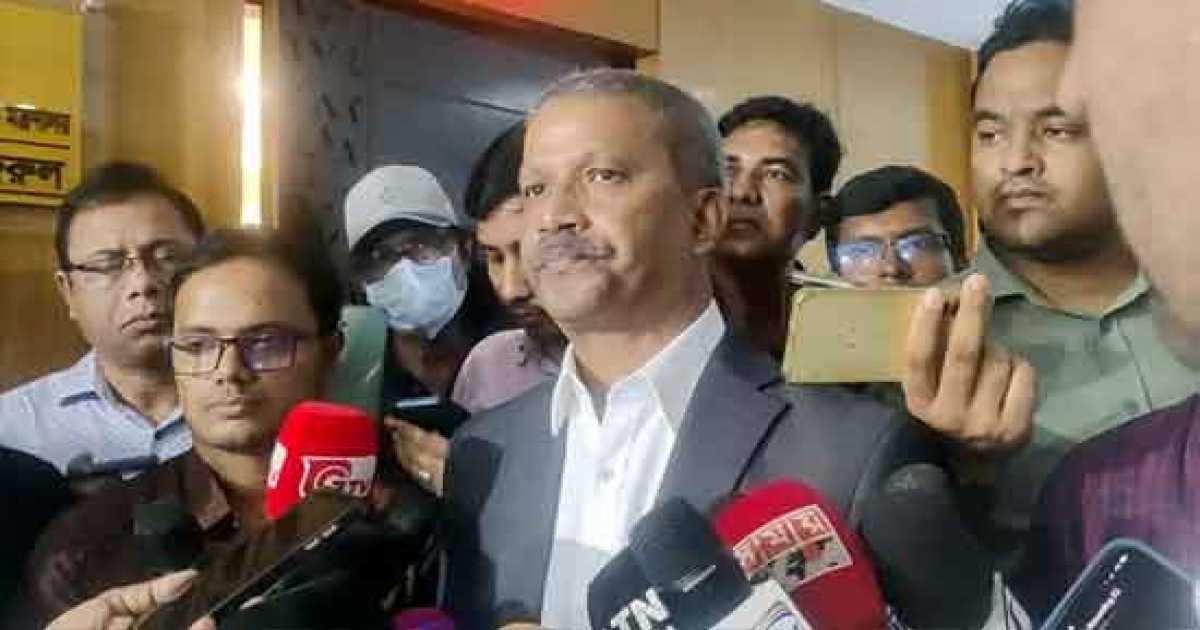 শোনার মানসিকতা রাজনৈতিক দলেরও থাকতে হবে: আইন উপদেষ্টা