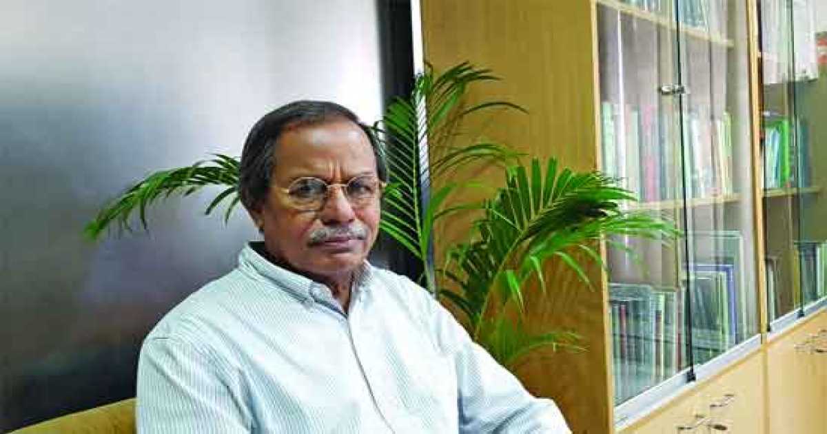 ‘ভাষার আরোপিত কারুকাজে খেই হারিয়ে ফেলি’