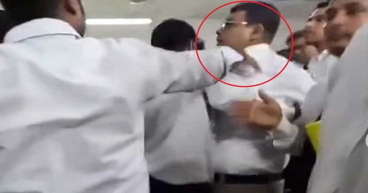 আদালতে সাংবাদিককে মারধর, আইনজীবীদের হামলার শিকার সময় টিভির আসিফ হোসাইন সিয়াম