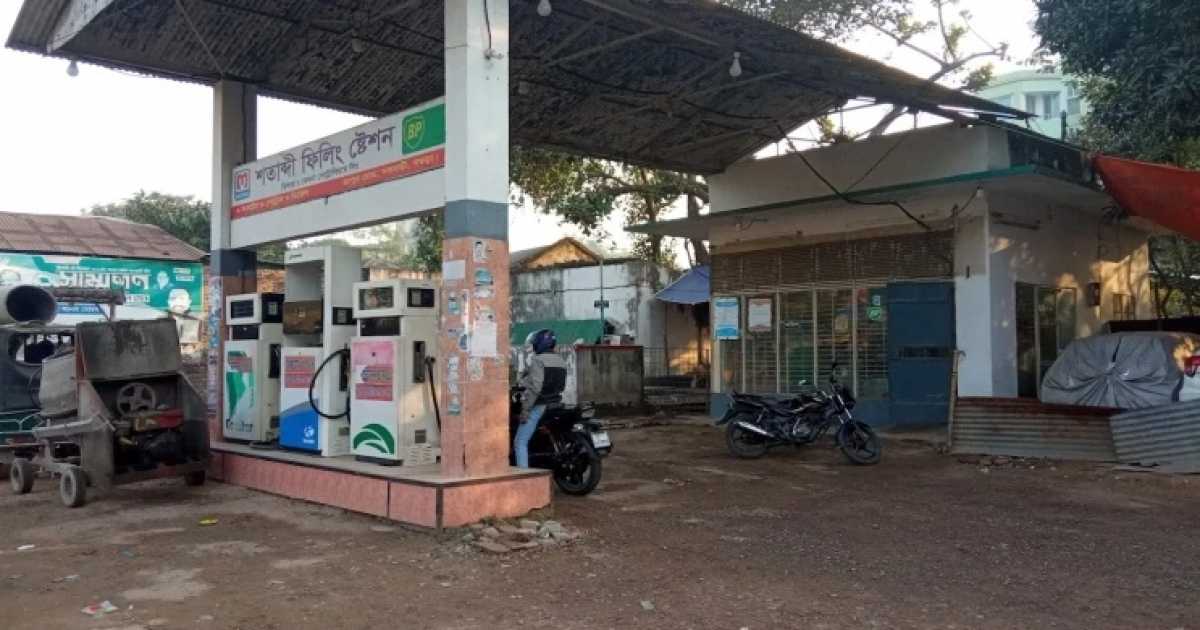 বগুড়ায় পেট্রল পাম্প কর্মকর্তার গলাকাটা লাশ উদ্ধার