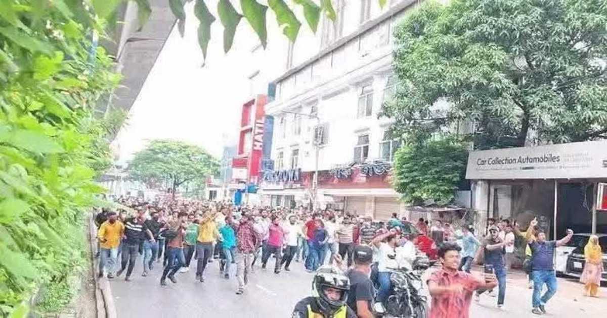 ঝটিকা মিছিল ও বেআইনি সমাবেশে কঠোর ব্যবস্থা নেওয়ার নির্দেশ অন্তর্বর্তী সরকারের