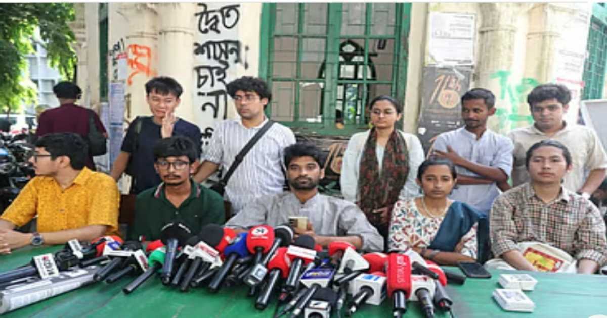 হাসপাতালে ছাড়ার পরই হুইলচেয়ারে প্রচারণায় ফিরলেন জিএস প্রার্থী মেঘমল্লার