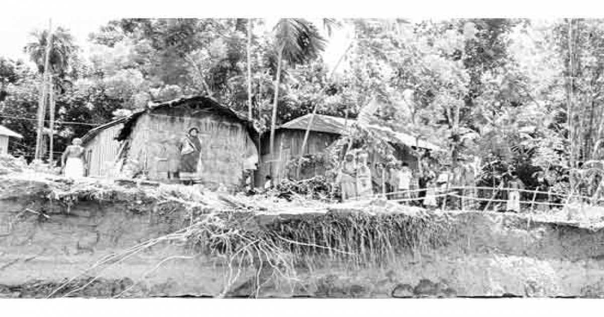 ঘিওরে ধলেশ্বরী নদী ভাঙনে সর্বস্বান্ত ৮ গ্রামের মানুষ