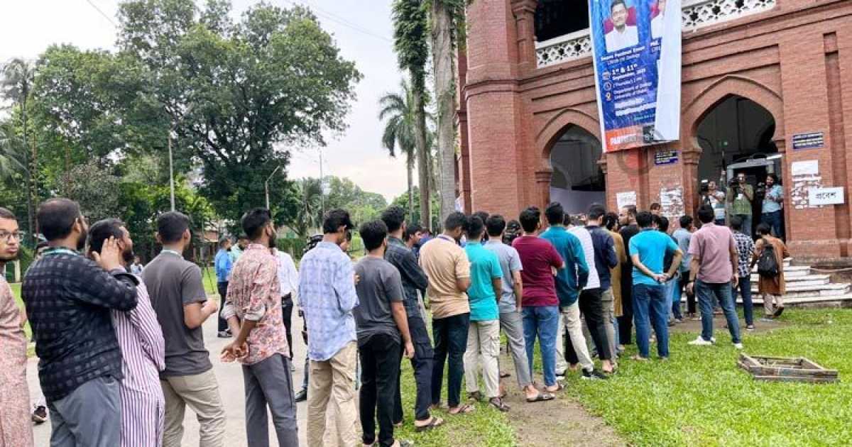 ডাকসু নির্বাচন: আচরণবিধি লঙ্ঘনের পাল্টাপাল্টি অভিযোগ