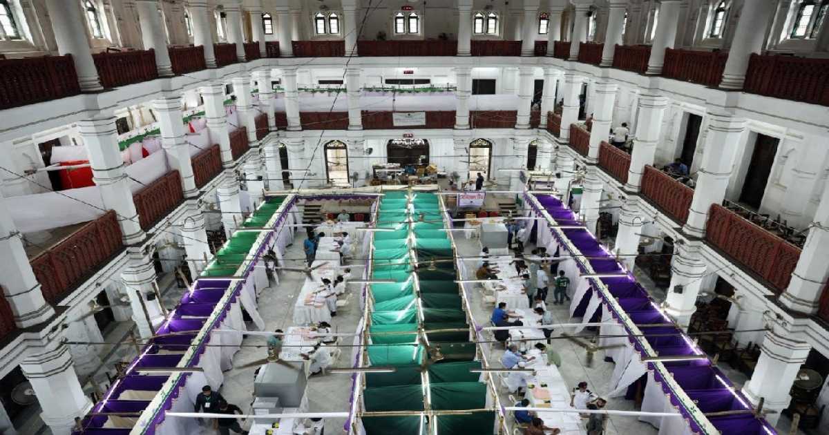 ডাকসু নির্বাচন: এক ভোটারকে দুই ব্যালট দেওয়ায় পোলিং অফিসারকে অব্যাহতি