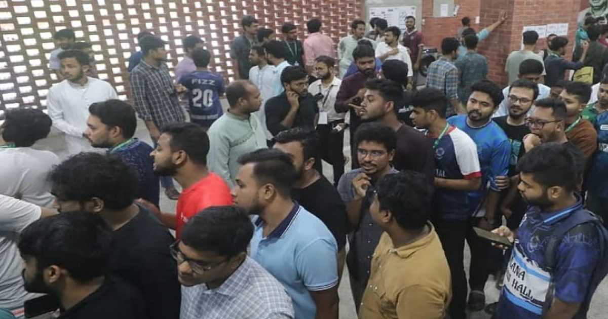 জাকসু: দুপুর ২টা পর্যন্ত ভোট পড়েছে ৫০ শতাংশের বেশি