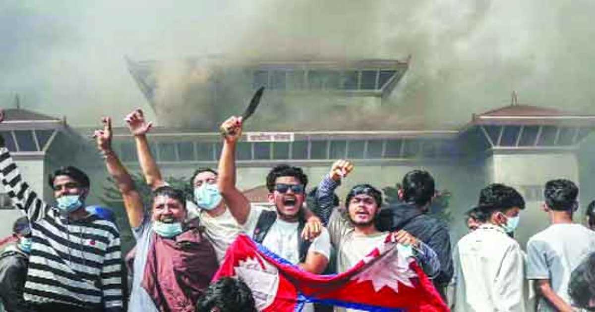 তিন দশকের লুটের বিচার, নতুন সংবিধান চায় নেপালের তরুণরা