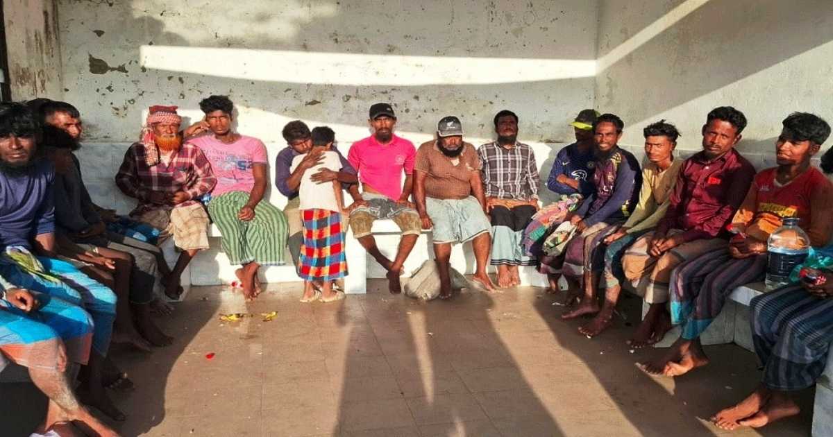 আরাকান আর্মির কবল থেকে পালিয়ে এসেছেন ১৭ জেলে