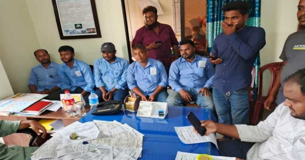 পল্লী বিদ্যুতের ‘গণছুটি’ কর্মসূচি স্থগিত, কর্মস্থলে ফেরার আহ্বান