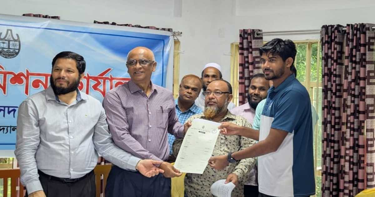 ৩৫ বছর পর চাকসু: মনোনয়নপত্র বিতরণ শুরু
