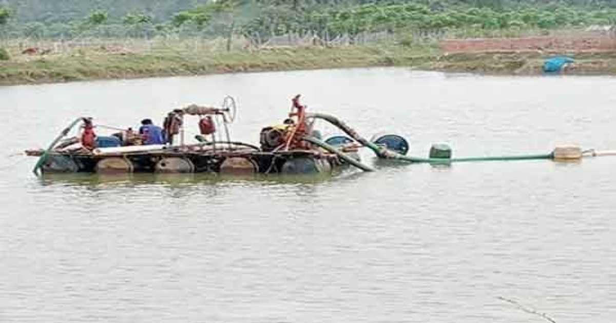 কালিগঙ্গায় বালু লুট থামছে না