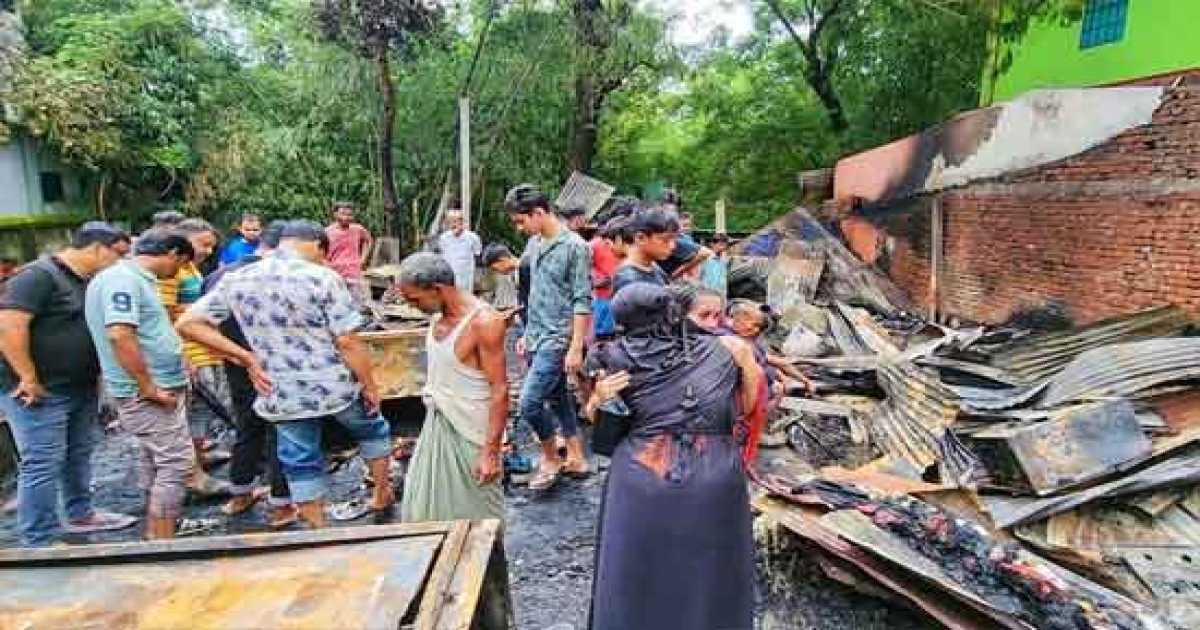 রাউজানে ১৩ পরিবারের বসতঘর পুড়ে ছাই