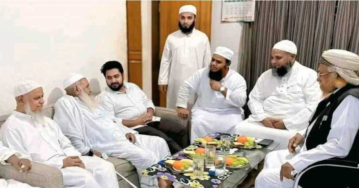 হেফাজতের শীর্ষ নেতাদের সঙ্গে বৈঠক করেছেন এনসিপি আহ্বায়ক নাহিদ ইসলাম