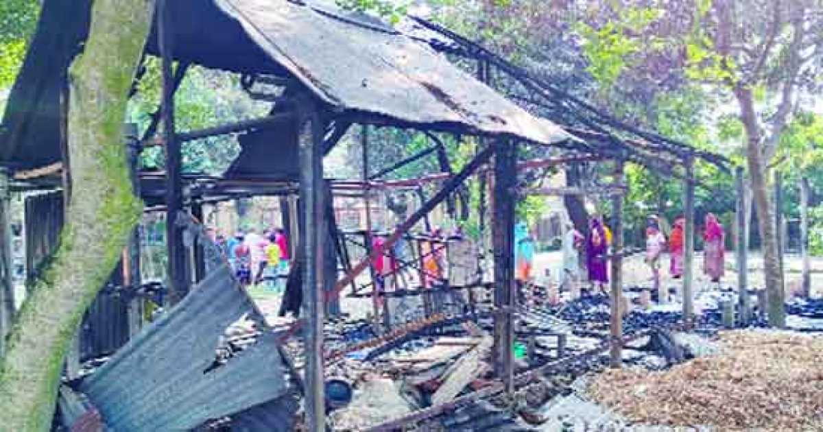 কুমিল্লার ৪ মাজারে ভাঙচুর, লুটপাট ও অগ্নিসংযোগের ঘটনায় মামলা