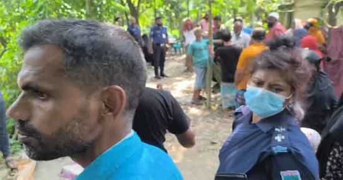 মায়ের হাতে জনসম্মুখে জুতা পেটা, পরে পুকুর থেকে মরদেহ উদ্ধার কিশোরীর, আটক বাবা