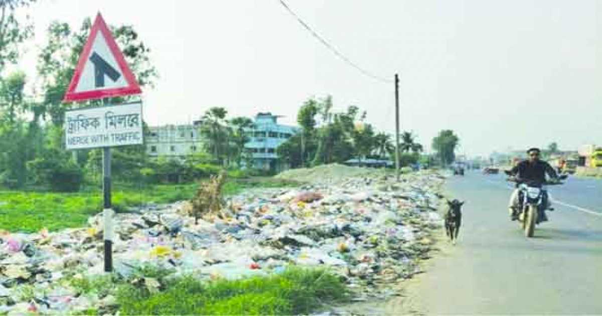 বারইয়াহাট পৌরসভায় ২৫ বছরেও গড়ে ওঠেনি ডাম্পিং স্টেশন