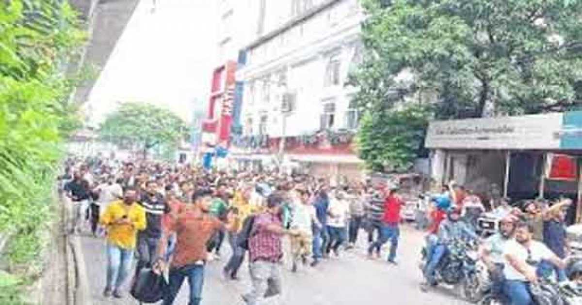 আওয়ামী লীগের মিছিল: ‘অভিযানে না গিয়ে থানায়’, ৩ পুলিশ কর্মকর্তা প্রত্যাহার