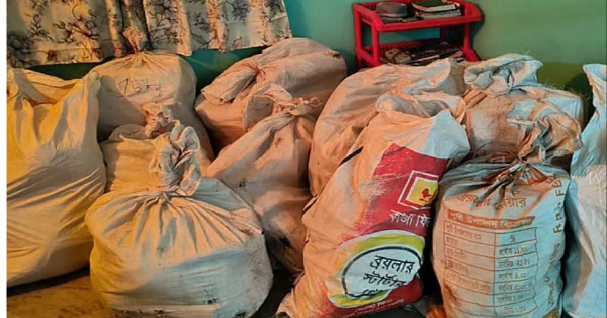 সাবেক মন্ত্রী সাইফুজ্জামানের বিদেশি সম্পদের নথি খুঁজতে দুদকের অভিযান, ২৩ বস্তা কাগজ জব্দ