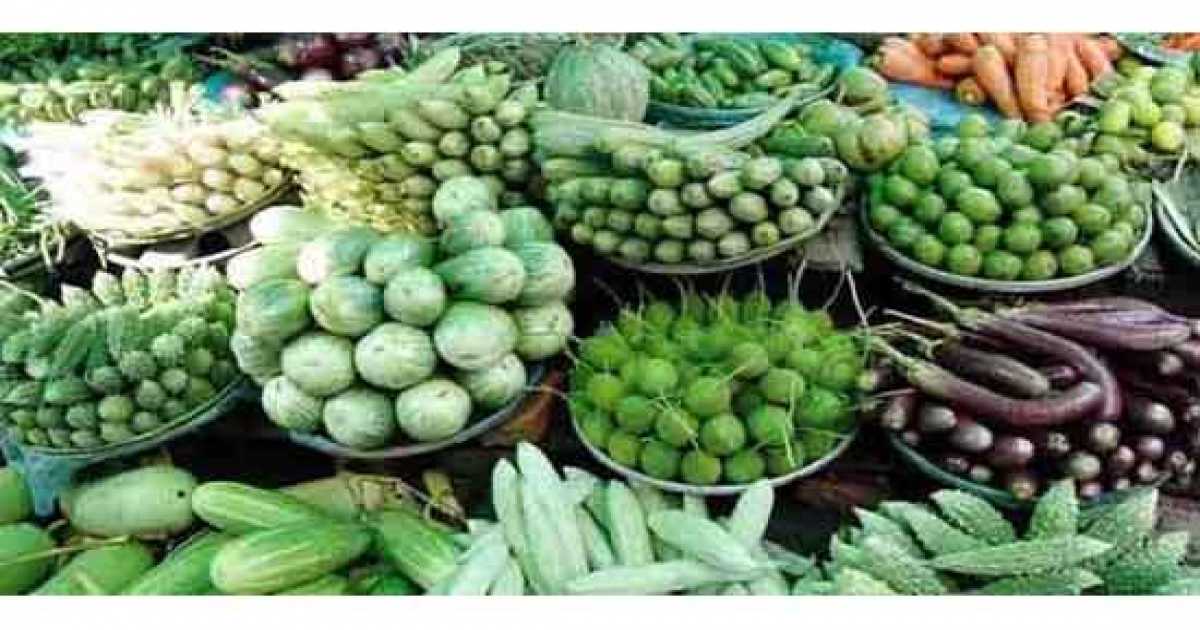 চট্টগ্রামে বাজারগুলোতে ভরপুর সবুজ  সবজি, কেজিতে কমেছে ১০ টাকা
