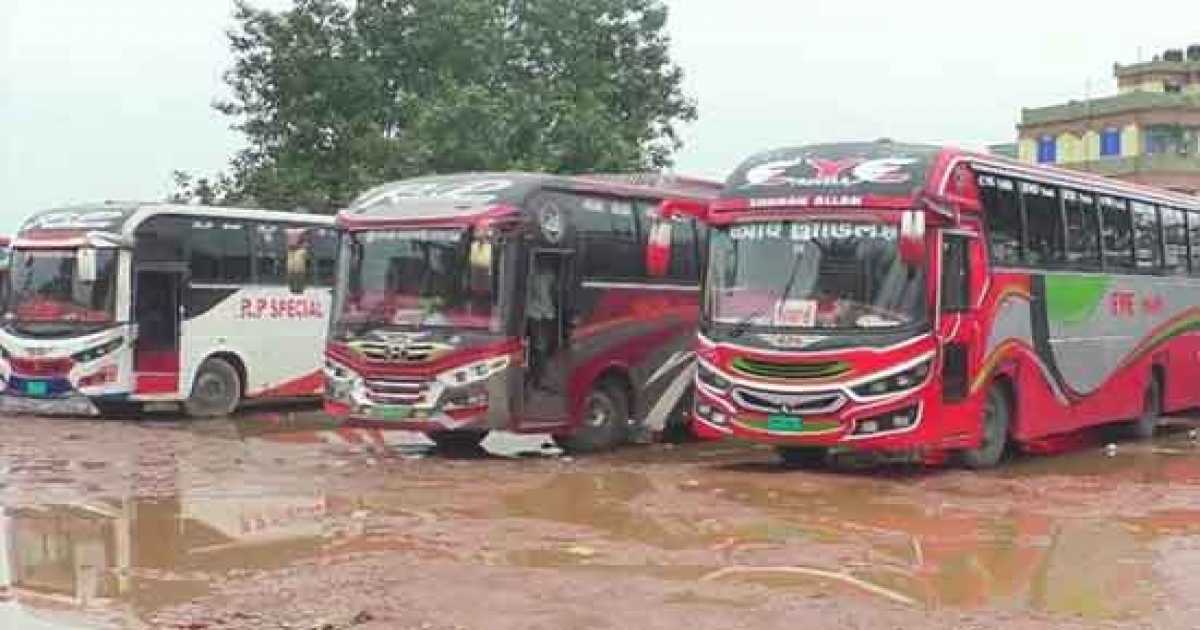 বাস শ্রমিকদের বেতন বৃদ্ধির দাবিতে নাটোর থেকে ঢাকা ও চট্টগ্রাম রুটের বাস চলাচল বন্ধ