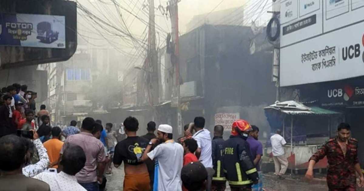 টঙ্গীতে রাসায়নিক গুদামে ভয়াবহ অগ্নিকাণ্ড, দগ্ধ ফায়ার সার্ভিসের চার কর্মী