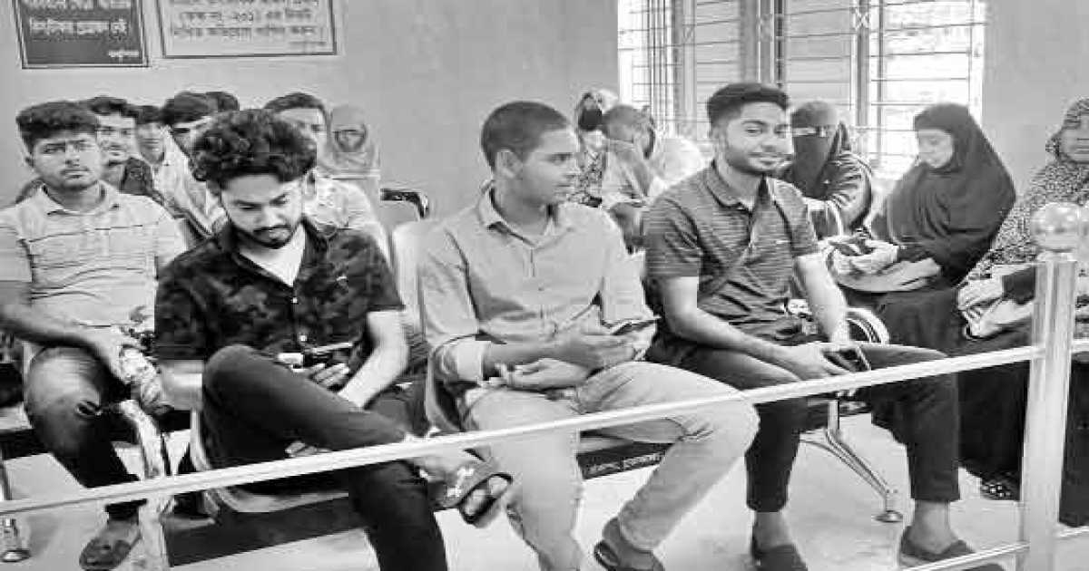 চুয়াডাঙ্গা পাসপোর্ট অফিসে  যান্ত্রিক ত্রুটি, সেবা বন্ধ