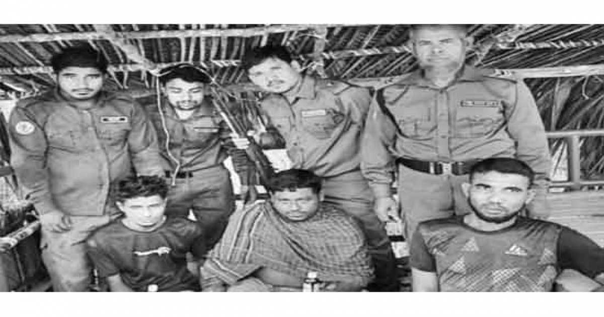 পূর্ব সুন্দরবনে বিষসহ তিন জেলে আটক