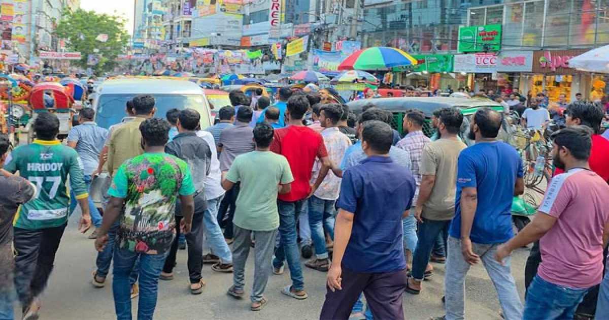 রাজধানীতে নিষিদ্ধ আওয়ামী লীগের একাধিক এলাকায় ঝটিকা মিছিল, তেজগাঁও থেকে আটক ৫০-এর বেশি
