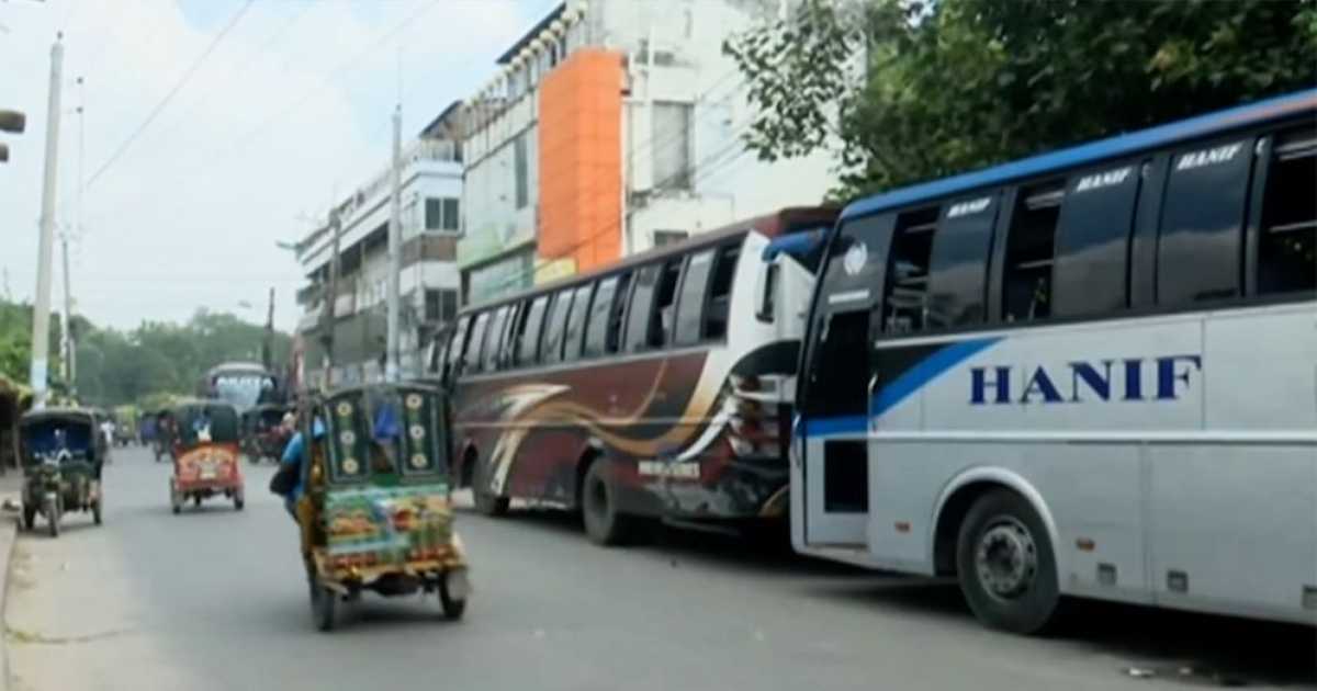 রাজশাহীতে টানা তৃতীয় দিনের মতো দূরপাল্লার বাস চলাচল বন্ধ, যাত্রীদের ভোগান্তি চরমে