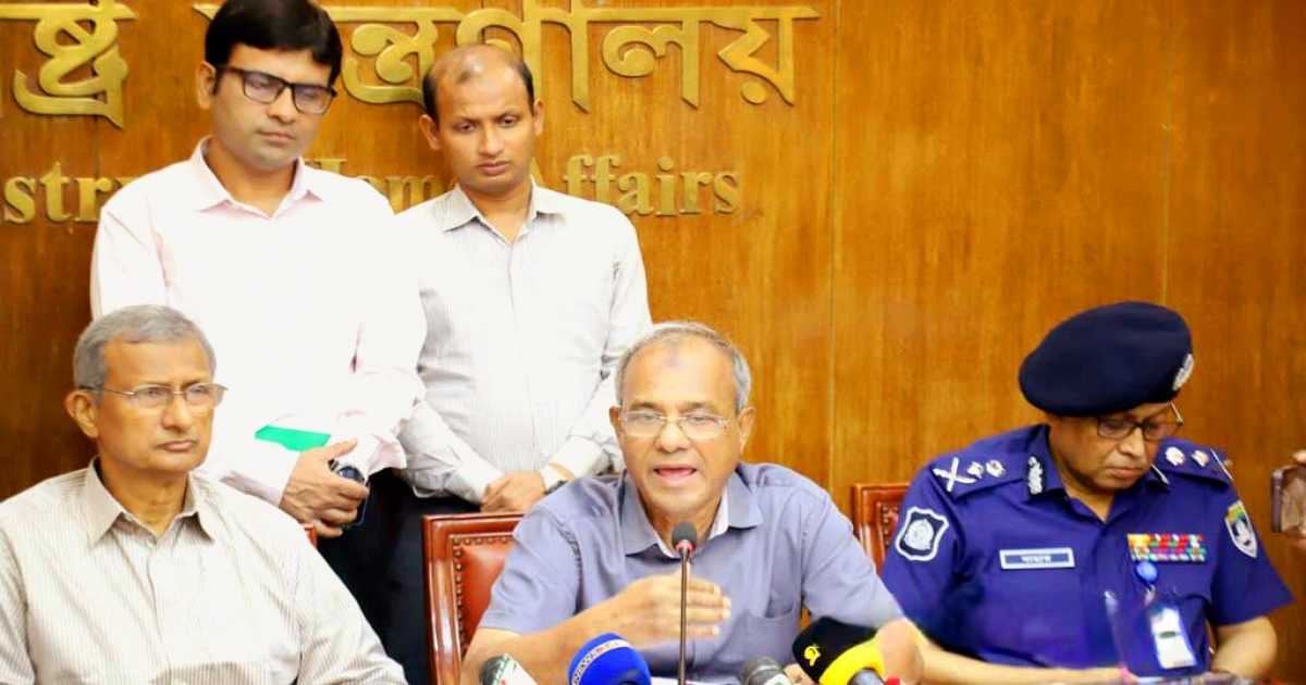 শারদীয় দুর্গোৎসবকে কেন্দ্র করে গুজব সৃষ্টিকারীদের বিরুদ্ধে কঠোর ব্যবস্থা: স্বরাষ্ট্র উপদেষ্টা