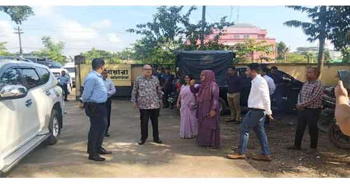 আনোয়ারায় নির্মাধীণ খাদ্য গুদাম পরিদর্শনে খাদ্য উপদেষ্টা