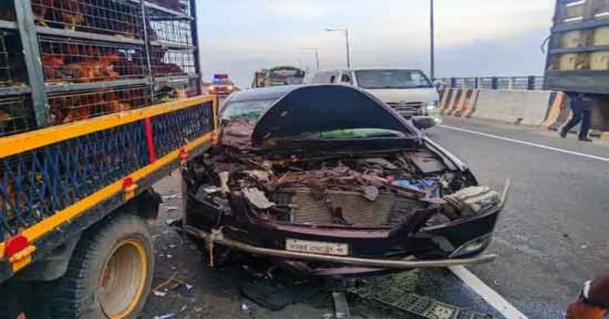 এক্সপ্রেসওয়েতে প্রাইভেটকারের ধাক্কা, নিহত ১ আহত ৪