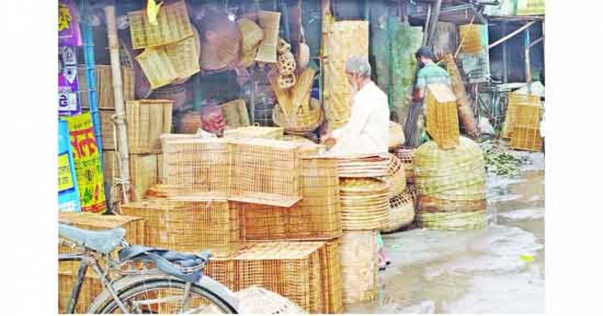 বৃষ্টিতে বাড়লো স্থানীয় প্রজাতির মাছ, প্রাণ পেল কালীগঞ্জের কুটির শিল্প